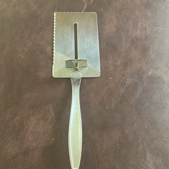 Fuller Brush Company Nostalgia Cake Slicer Server #172 Serve The Perfect Slice! - Picture 2 of 6